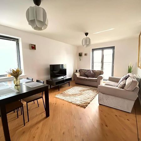 Lovely 2-Bedrooms Apartment Step To The Beach สวอนซี ภายนอก รูปภาพ