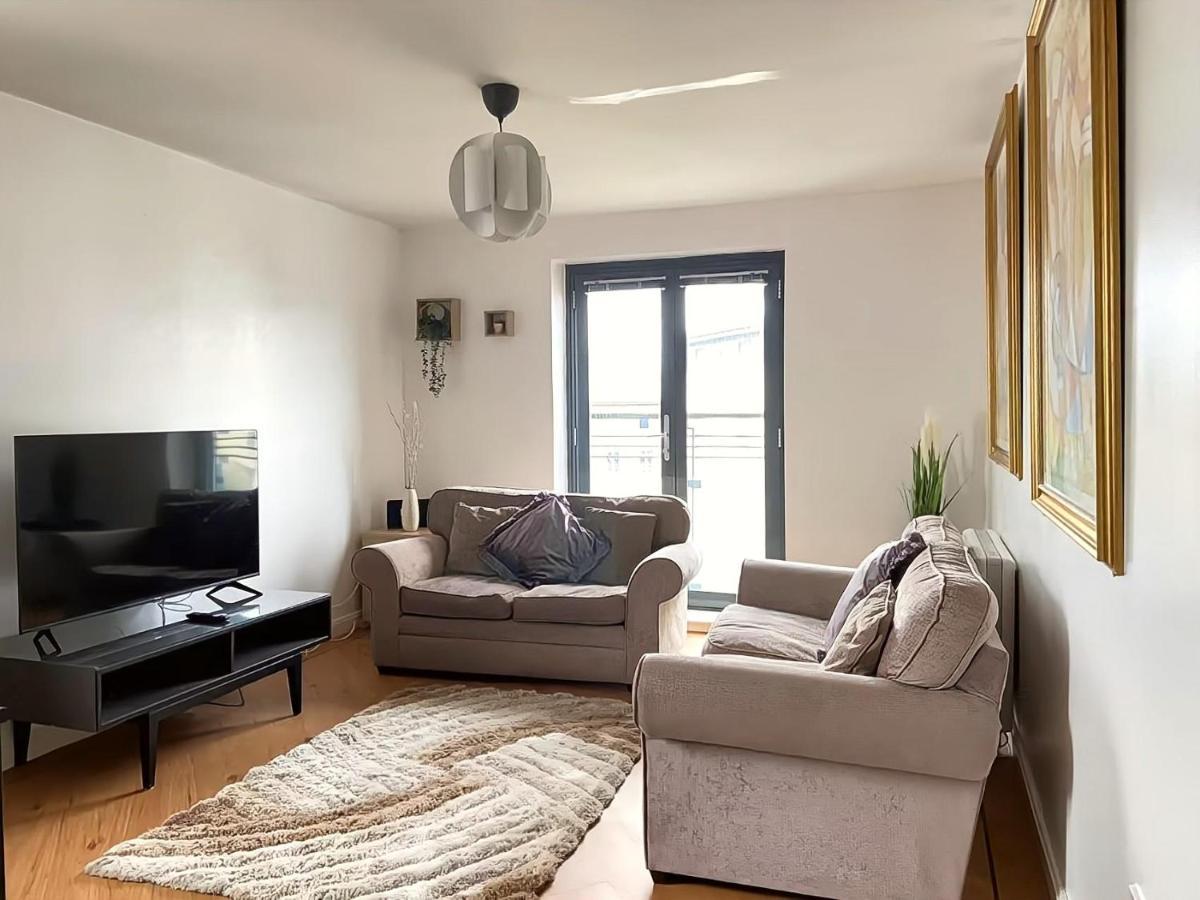 Lovely 2-Bedrooms Apartment Step To The Beach สวอนซี ภายนอก รูปภาพ