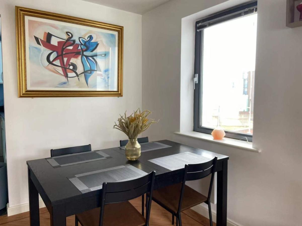 Lovely 2-Bedrooms Apartment Step To The Beach สวอนซี ภายนอก รูปภาพ