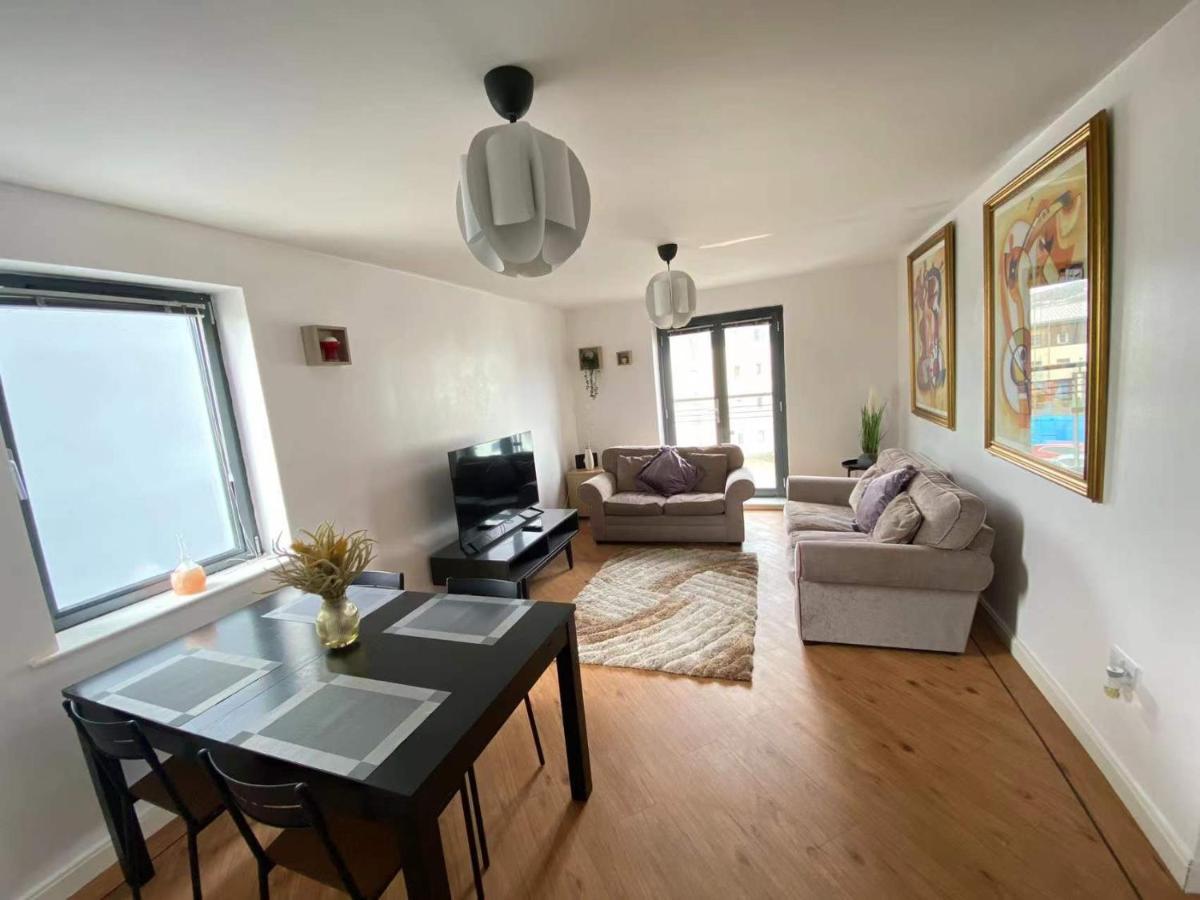Lovely 2-Bedrooms Apartment Step To The Beach สวอนซี ภายนอก รูปภาพ