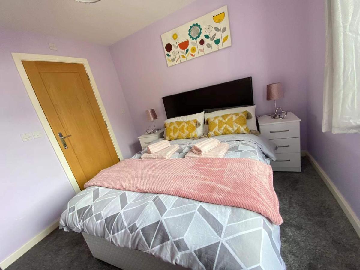 Lovely 2-Bedrooms Apartment Step To The Beach สวอนซี ภายนอก รูปภาพ
