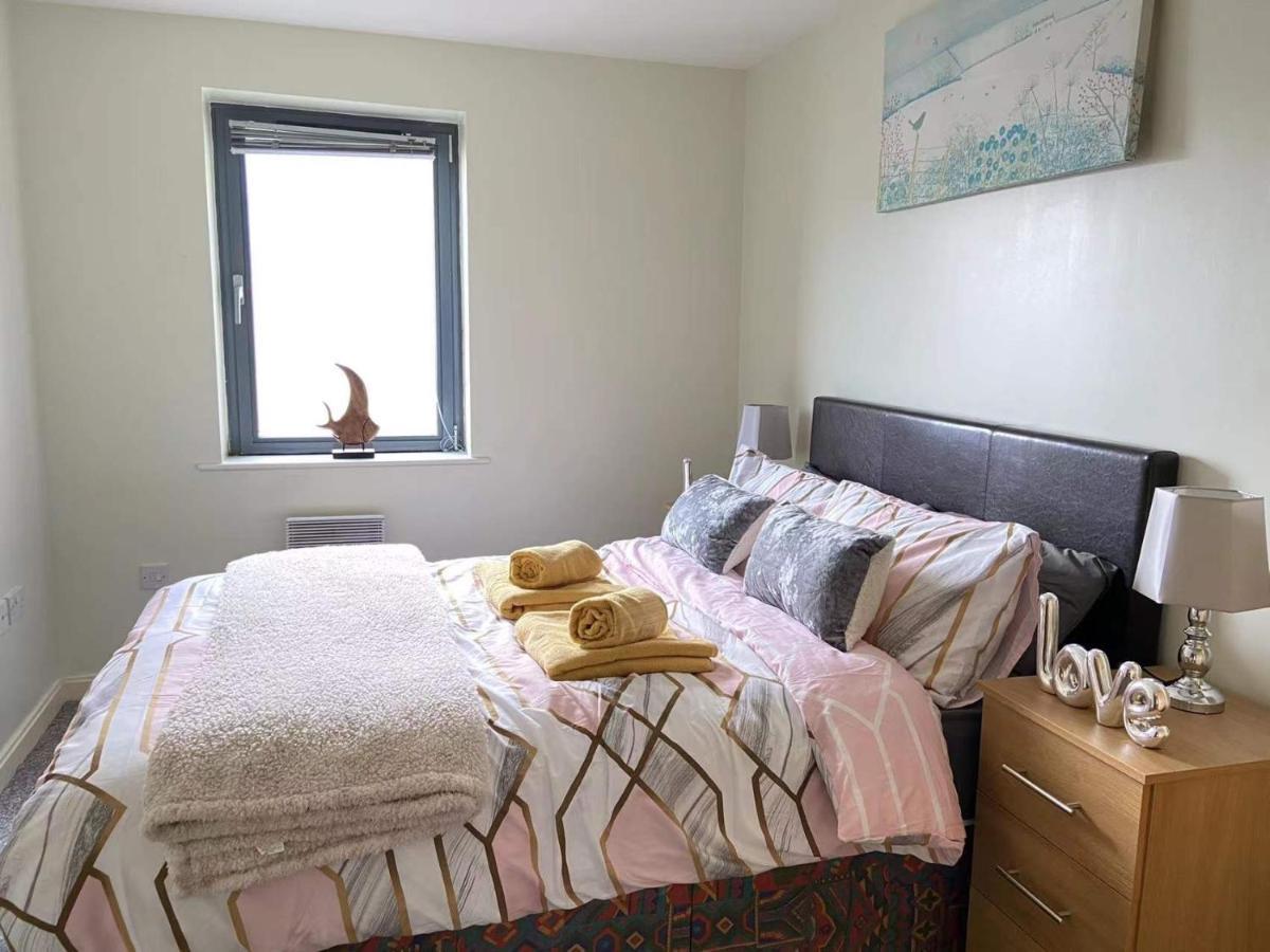 Lovely 2-Bedrooms Apartment Step To The Beach สวอนซี ภายนอก รูปภาพ