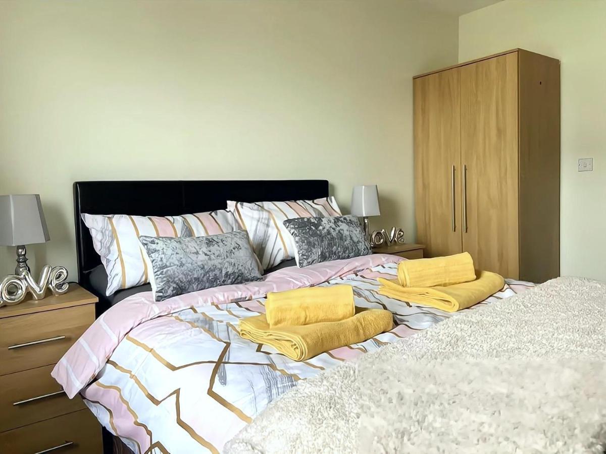Lovely 2-Bedrooms Apartment Step To The Beach สวอนซี ภายนอก รูปภาพ