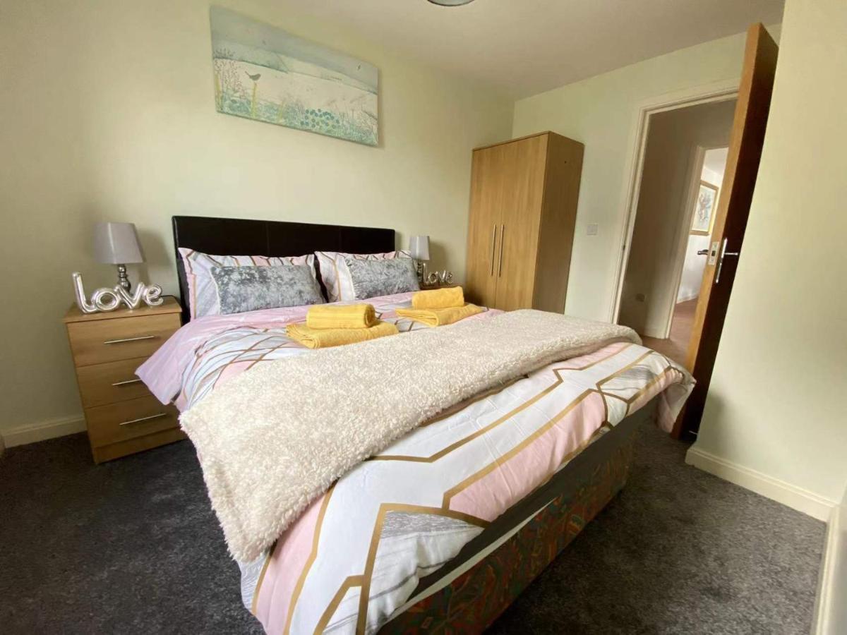 Lovely 2-Bedrooms Apartment Step To The Beach สวอนซี ภายนอก รูปภาพ