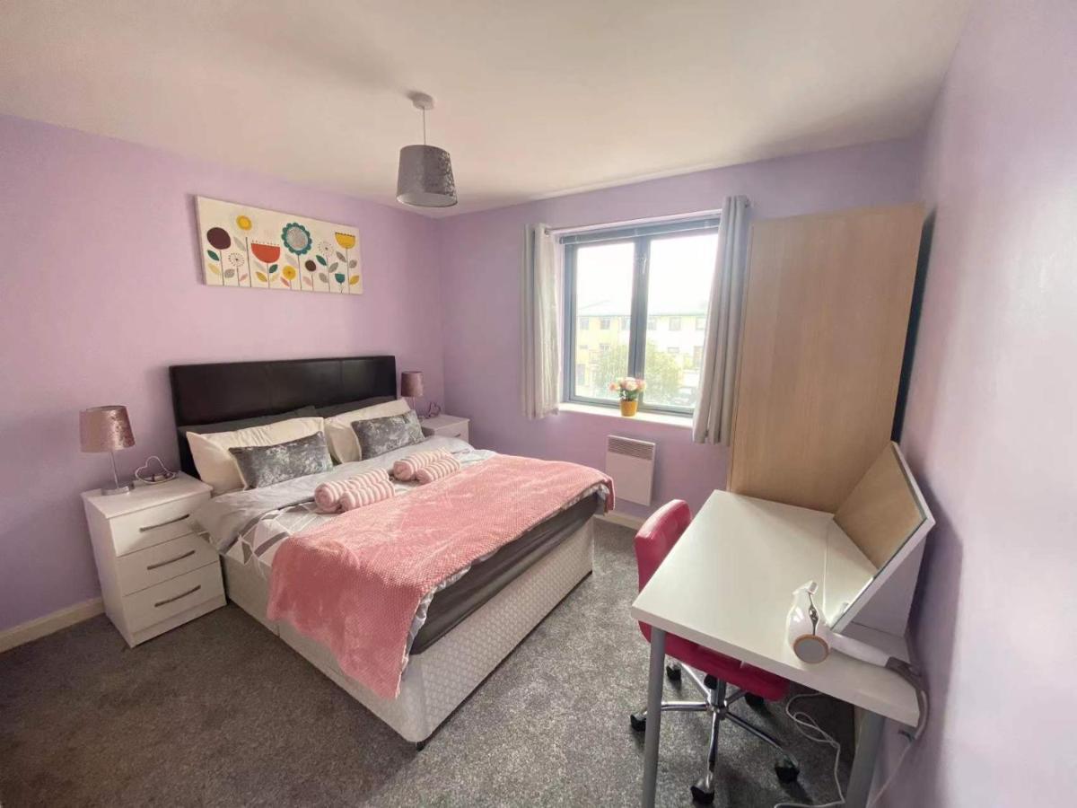 Lovely 2-Bedrooms Apartment Step To The Beach สวอนซี ภายนอก รูปภาพ