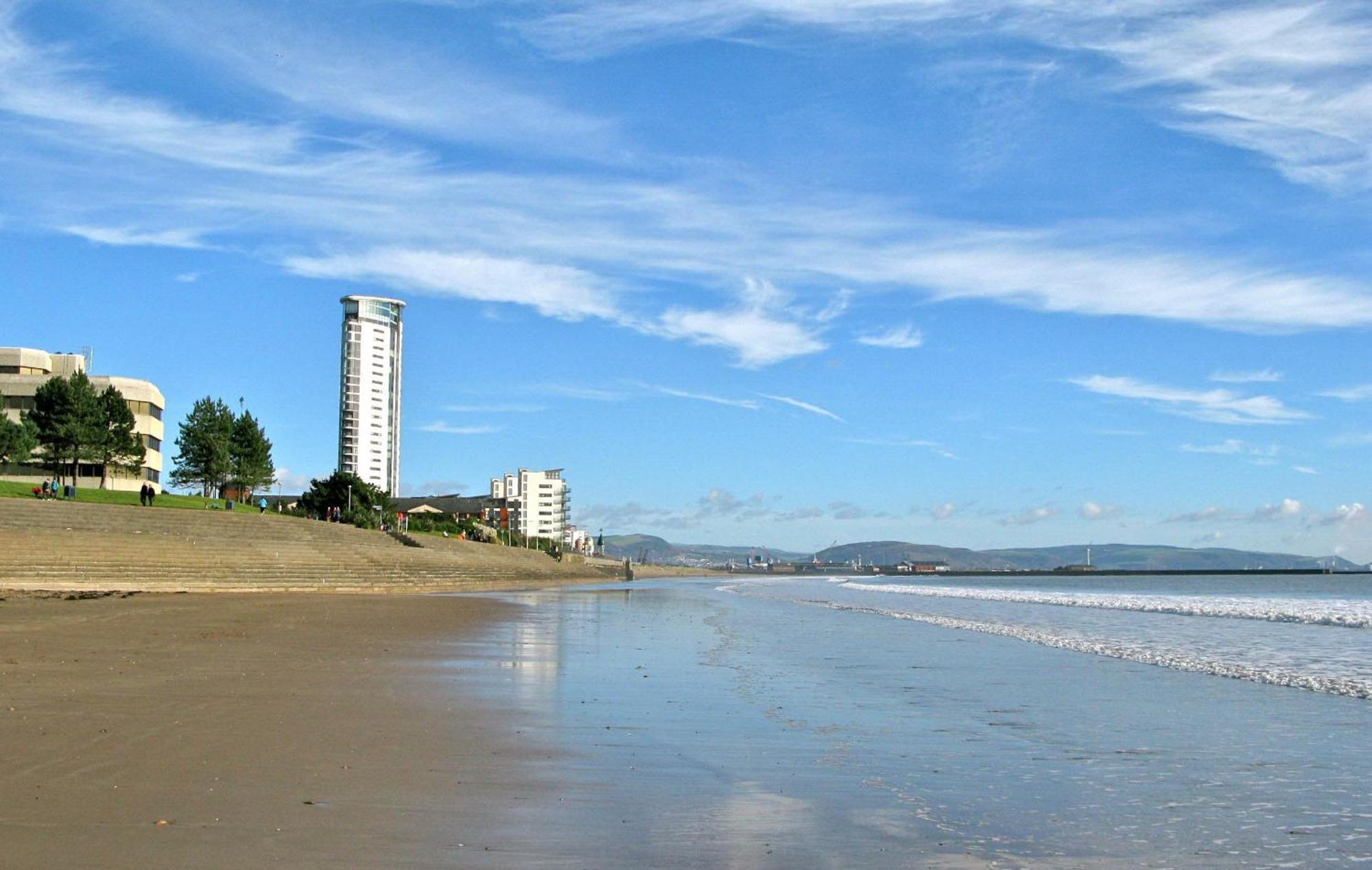 Lovely 2-Bedrooms Apartment Step To The Beach สวอนซี ภายนอก รูปภาพ